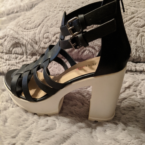 JustFab Shoes - 🎁2 for $12 JustFab black and white sandals